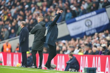 Ipswich Town 'dan Kieran McKenna, Premier League maçında Tottenham Hotspur' un Ipswich Town 'a karşı Tottenham Hotspur Stadyumu, Londra, 10 Kasım 2024' de oynadığı ilk golü kutluyor.