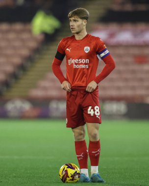 Barnsley takımından Luca Connell 8 Kasım 2024 'te Oakwell, Barnsley, Barnsley, İngiltere' de Barnsley-Rotherham United maçında