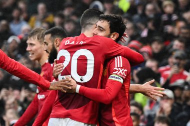 Manchester United takımından Bruno Fernandes, Manchester United ile Leicester City maçında 10 Kasım 2024 'te oynanan Premier League maçında 1-0' lık galibiyet golünü kutluyor.