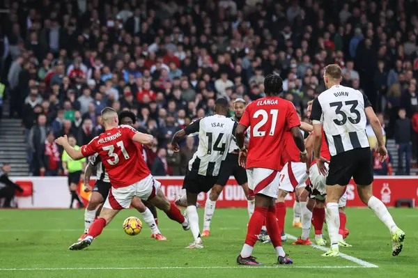 Newcastle 'dan Alexander Isak Premier Lig maçında Nottingham Forest, Newcastle United' a karşı City Ground, Nottingham, İngiltere 'de 10 Kasım 2024' te 1-1 berabere kaldı.