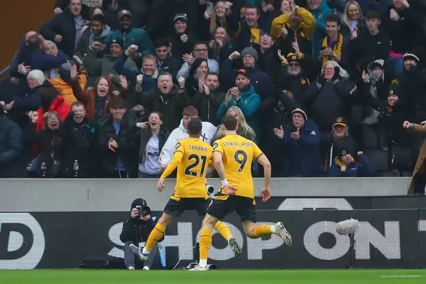 Wolverhampton Wanderers takımından Pablo Sarabia, 9 Kasım 2024 'te Wolverhampton Wanderers ile Southampton arasında oynanan Premier League maçı sırasında Wolverhampton Wanderers' a 1-0 kazandırma hedefini kutluyor.