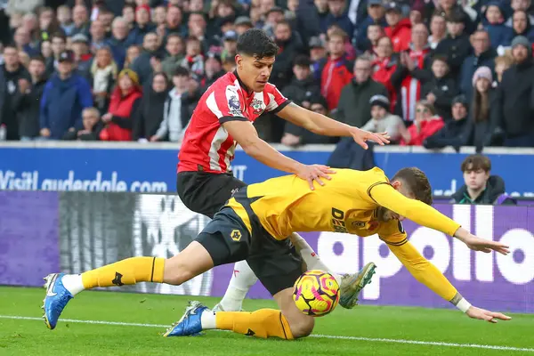 Southampton 'dan Mateus Fernandes, Wolverhampton Wanderers - Southampton maçı sırasında Wolverhampton Wanderers maçında Santiago Bueno' ya faul yaptı.