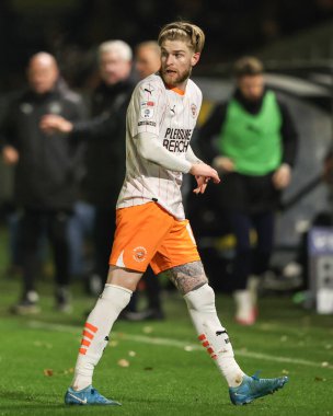 Blackpool takımından Hayden Coulson Bristol Street Motors Kupası maçında Harrogate Town, Blackpool 'a karşı Wetherby Road, Harrogate, Birleşik Krallık, 12 Kasım 2024