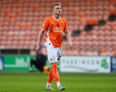 Blackpool takımından Ryan Finnigan, Blackpool - Blackpool maçı sırasında Blackpool - Northampton Town, Bloomfield Road, Blackpool, İngiltere, 16 Kasım 2024