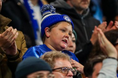 Chelsea taraftarları, 16 Kasım 2024 'te İngiltere' de Stamford Köprüsü 'nde oynanan Chelsea FC Women vs Manchester City Women maçının ardından takımların galibiyetini kutluyor.