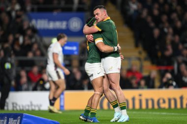 Güney Afrikalı Cheslin Kolbe, 16 Kasım 2024 'te İngiltere' nin Allianz Stadyumu, Twickenham 'da Güney Afrika' ya karşı oynadığı Güz Milletler Serisi karşılaşmasında denemesini kutluyor.