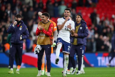 İngiltere 'den Dominic Solanke, 17 Kasım 2024' te Wembley Stadyumu 'nda oynanan UEFA Uluslar Ligi, B-Grubu maçında zaferi kutluyor.