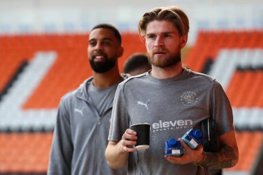 Blackpool takımından Hayden Coulson, 16 Kasım 2024 'te Bloomfield Road, Blackpool' da oynanan Blackpool-Northampton maçında Sky Bet 1 'in önüne geçti.