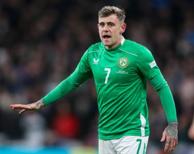 İrlanda Cumhuriyeti 'nden Sammie Szmodics 17 Kasım 2024' te Wembley Stadyumu 'nda UEFA Uluslar Ligi, B Grubu 2.