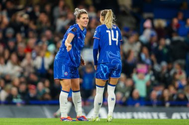 Chelsea Women 's Super League karşılaşmasında Chelsea FC Women vs Manchester City Women Stamford Bridge, Londra, İngiltere' de 16 Kasım 2024 tarihinde Millie Bright 'a sesleniyor.