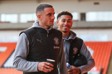 Blackpool 'dan Oliver Norburn, 16 Kasım 2024' te Bloomfield Road, Blackpool, İngiltere 'de oynanan Blackpool-Northampton maçında Sky Bet 1' in önüne geçti.