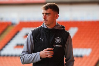 Blackpool 'dan Harry Tyrer, 16 Kasım 2024' te Bloomfield Road, Blackpool, İngiltere 'de oynanan Blackpool-Northampton maçında Sky Bet 1' in önüne geçti.