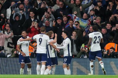 İngiltere 'den Anthony Gordon, 17 Kasım 2024' te Wembley Stadyumu 'nda oynanan UEFA Uluslar Ligi, B-Grubu 2.