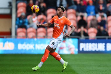 Blackpool 'dan Jordan Lawrence-Gabriel 16 Kasım 2024' te Bloomfield Road, Blackpool, İngiltere 'de oynanan Blackpool-Northampton Town maçında