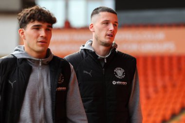 Blackpool 'dan Oliver Casey, 16 Kasım 2024' te Bloomfield Road, Blackpool, İngiltere 'de oynanan Blackpool-Northampton maçında Sky Bet 1' in önüne geçti.