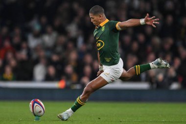 Güney Afrikalı Manie Libbok, 16 Kasım 2024 'te İngiltere ile Güney Afrika arasındaki Allianz Stadyumu, Twickenham maçında golü attı.