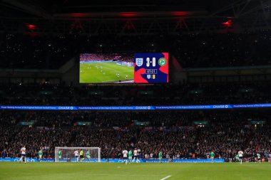 Büyük LCD ekranı İngiltere 'nin UEFA Uluslar Ligi, B-Grubu 2. Maç sırasında 3-0 önde olduğunu gösteriyor. İngiltere - İrlanda Cumhuriyeti - Wembley Stadyumu, Londra, Birleşik Krallık, 17 Kasım 2024