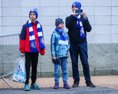 Taraftarlar, Barclays Bayanlar Süper Ligi karşılaşması öncesinde Stamford Köprüsü 'ne geldiler. Chelsea FC Kadınlar Manchester City Kadınlarına Karşı Stamford Köprüsü, Londra, İngiltere, 16 Kasım 2024