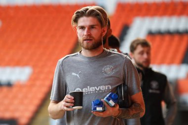 Blackpool takımından Hayden Coulson, 16 Kasım 2024 'te Bloomfield Road, Blackpool' da oynanan Blackpool-Northampton maçında Sky Bet 1 'in önüne geçti.