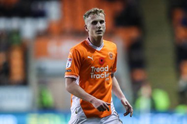 Blackpool takımından Ryan Finnigan, Blackpool - Blackpool maçı sırasında Blackpool - Northampton Town, Bloomfield Road, Blackpool, İngiltere, 16 Kasım 2024