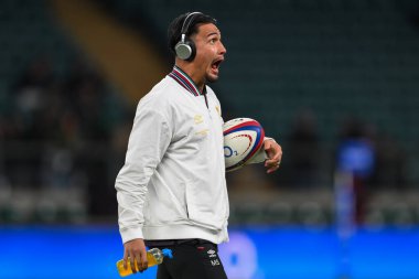 İngiltere 'den Marcus Smith, 16 Kasım 2024' te Allianz Stadyumu, Twickenham, Birleşik Krallık 'ta oynanan İngiltere - Güney Afrika karşılaşması öncesinde geldi.