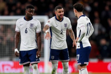 İngiltere 'den Kyle Walker, İngiltere' den Curtis Jones ile 17 Kasım 2024 'te Wembley Stadyumu' nda oynanan UEFA Uluslar Ligi, B-Grubu maçı sırasında konuştu.