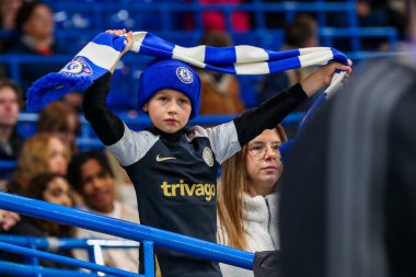 Taraftarlar, Barclays Bayanlar Süper Ligi öncesi atmosferin keyfini çıkarıyorlar Chelsea FC Women vs Manchester City Women Stamford Bridge, Londra, İngiltere, 16 Kasım 2024