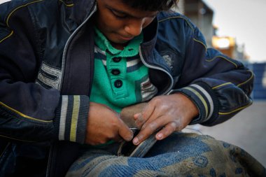 Uluslararası Çocuk Günü 'nde, Gazze' deki yerlerinden edilen çocuklar bir yıldan uzun süredir devam eden savaş ışığında haklarının eksikliğinden muzdarip olmaya devam ediyorlar. (Fotoğraf: Mohammed Skaik / Haber Fotoğrafları)