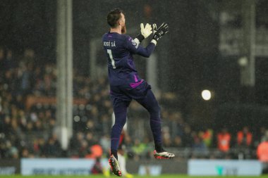 Wolverhampton Wanderers 'dan Jose Sa, 23 Kasım 2024' te Craven Cottage, Londra 'da oynanan Premier League maçının ardından takımların zaferini kutluyor.