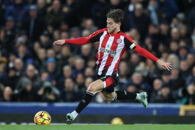 Brentford 'dan Mathias Jensen, 23 Kasım 2024' te Goodison Park, Liverpool 'da oynanan Premier League maçında Everton Brentford' a karşı.