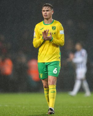 Norwich City 'den Callum Doyle, 23 Kasım 202' de İngiltere 'nin başkenti West Bromwich City' de oynanan 