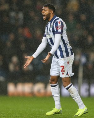 West Bromwich Albion takımından Darnell Furlong, West Bromwich Albion 'un Norwich City' e karşı oynadığı The Hawthorns, West Bromwich, Birleşik Krallık maçında tepki gösterdi.