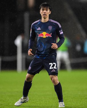 Leeds United takımından Ao Tanaka 24 Kasım 2024 'te Swansea City, Swansea.com Stadyumu' nda Leeds United 'a karşı oynadığı Sky Bet maçında