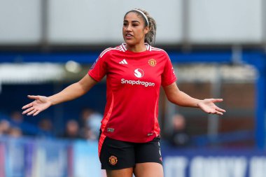 Manchester United Women 'dan Gabby George 24 Kasım 2024 tarihinde Kingsmeadow Stadyumu' nda Chelsea FC Women - Manchester United Women maçında tepki gösterdi.