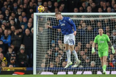 Everton 'dan Jarrad Branthwaite, 23 Kasım 2024' te Goodison Park, Liverpool, İngiltere 'de oynanan Premier Lig maçında Everton Brentford' a karşı topun başında.