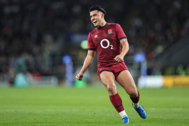 İngiltere 'den Marcus Smith, 24 Kasım 2024' te Birleşik Krallık 'taki Allianz Stadyumu' nda oynanan İngiltere-Japonya maçında tepki gösterdi.