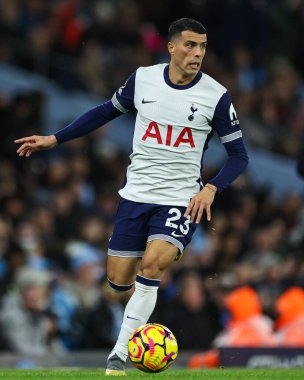 Tottenham Hotspur 'dan Pedro Porro, Premier League maçında Manchester City ile Tottenham Hotspur arasında 23 Kasım 2024' te Etihad Stadyumu 'nda bir ara verdi.