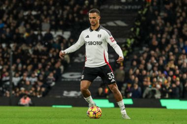 Fulham 'dan Antonee Robinson Premier Lig maçında topla koşuyor Fulham, Wolverhampton Wanderers' a karşı Craven Cottage, Londra, 23 Kasım 2024