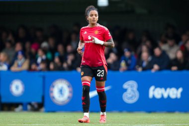 Manchester United Women 'dan Geyse Da Silva Ferreira 24 Kasım 2024 tarihinde Kingsmeadow Stadyumu' nda Chelsea FC Women - Manchester United Women maçında izlemektedir.