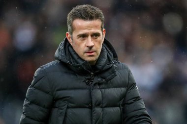 Fulham 'dan Marco Silva, Premier Lig maçından önce 23 Kasım 2024' te Craven Cottage, Londra 'da Fulham Wolverhampton Wanderers' a karşı maçına bakıyor.