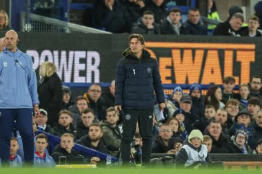 İngiltere 'nin Liverpool kenti Goodison Park' ta oynanan Premier Lig maçı sırasında Brentford 'un Thomas Frank teknik direktörü Everton' a karşı.