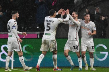 Swansea City 'den Liam Cullen, 24 Kasım 202' de Swansea.com Stadyumu 'nda oynanan Swansea City-Leeds United maçında 2-1' lik galibiyet golünü kutluyor.
