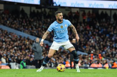Manchester City 'den Kyle Walker, 23 Kasım 2024' te Etihad Stadyumu 'nda oynanan Premier League maçında Tottenham Hotspur' a karşı mücadele ediyor.