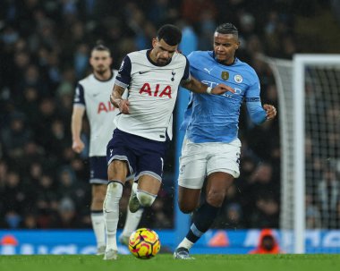 Tottenham Hotspur 'dan Dominic Solanke, Manchester City' nin 23 Kasım 2024 'te Etihad Stadyumu' nda Tottenham Hotspur 'a karşı oynadığı Premier League karşılaşmasında Manchester City' den Manuel Akanji 'yi geçti.