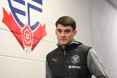 Blackpool 'dan Rob Apter, 21 Kasım 2024 tarihinde İngiltere' nin Bolton Stadyumu 'nda oynanan Bolton Wanderers - Blackpool maçı öncesinde geldi.