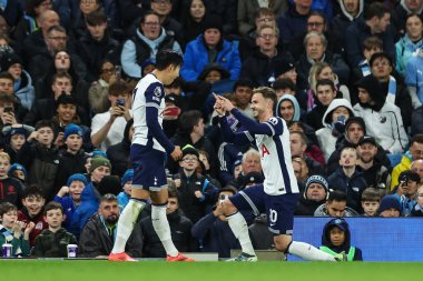 Tottenham Hotspur 'dan James Maddison Premier League maçında Manchester City ile Tottenham Hotspur arasında 23 Kasım 2024' te Etihad Stadyumu 'nda 2-0 berabere kaldı.