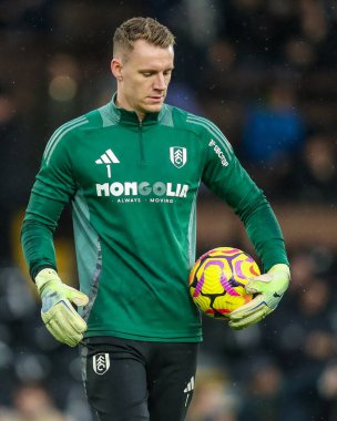 Fulham 'dan Bernd Leno Premier Lig maçından önce ısınıyor Fulham, Wolverhampton Wanderers' a karşı Craven Cottage, Londra, 23 Kasım 2024