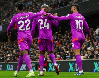 Wolverhampton Wanderers takımından Matheus Cunha, 23 Kasım 2024 'te Craven Cottage, Londra' da oynanan Premier League Fulham-Wolverhampton Wanderers maçında takım arkadaşlarıyla yaptığı maçı 1-1 kazandı.