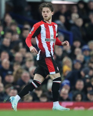 Brentford 'dan Mathias Jensen Premier Lig maçında Everton, Brentford' a karşı Goodison Park, Liverpool, İngiltere, 23 Kasım 2024