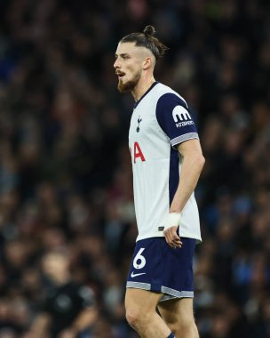 Tottenham Hotspur 'dan Radu Drguin Premier League maçında Manchester City' ye karşı Tottenham Hotspur, Manchester Stadyumu, 23 Kasım 2024